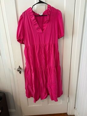 crown & ivy Hot Pink Ruffle V-Neck Tiered Midi Dress